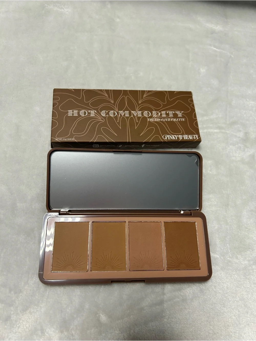 PINKY B COSMETICS Hot Commodity The Bronzer Palette